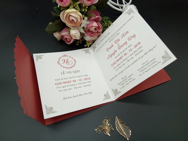 In thử trước khi sản xuất, đảm bảo thiệp cưới đúng như mong đợi