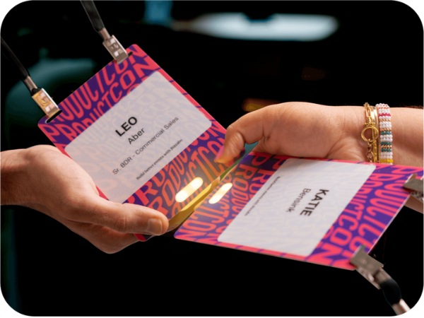 Thẻ đeo nhựa có khả năng chống nước, màu sắc in sắc nét