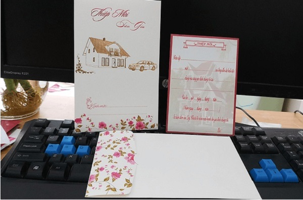 Thư mời tân gia với màu trắng chủ đạo