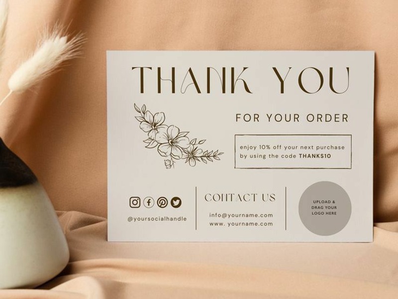 Thiệp cảm ơn khách hàng với màu sắc nhẹ nhàng, sang trọng