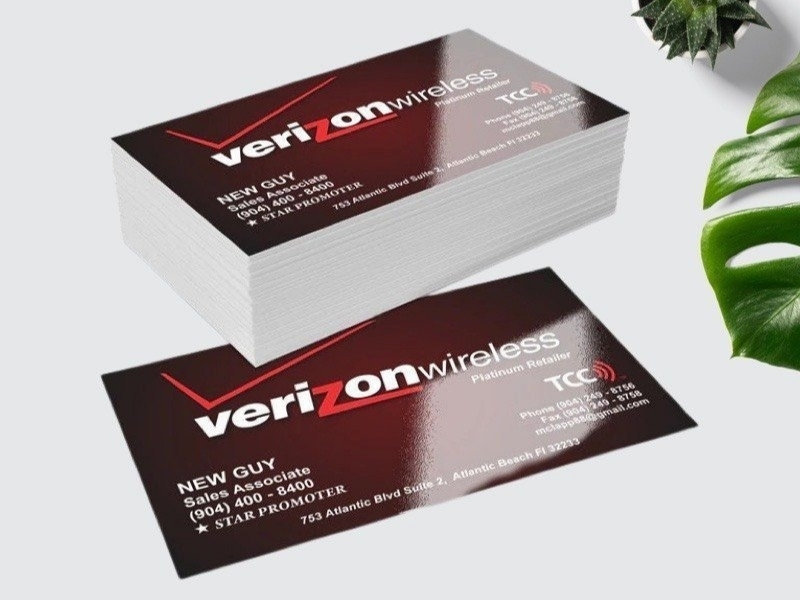 Hiệu ứng bóng ánh nhẹ giúp name card trông hiện đại, tinh tế và chuyên nghiệp