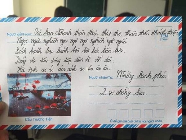 Mẫu ghi phong bì cưới bạn bè với lời chúc hài hước, gần gũi