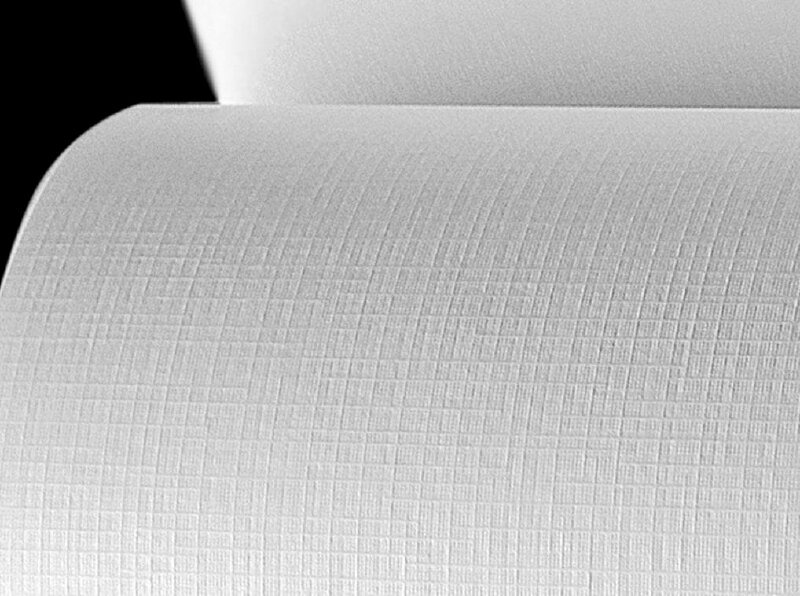 Giấy mỹ thuật là chất liệu cao cấp, có bề mặt nhám sần