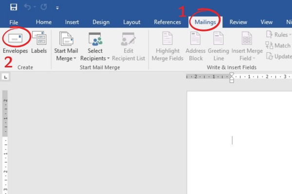 Nhấn chọn “Mailings”, sau đó chọn “Envelopes” để điền thông tin người nhận và người gửi