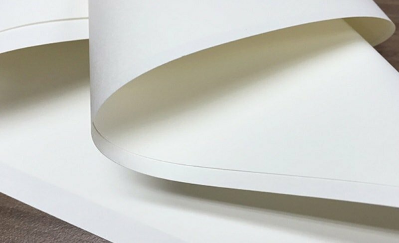 Giấy Couche Matt có độ nhám, giúp viết tay dễ dàng và không bị nhòe mực