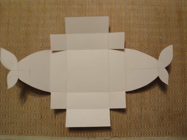 Cắt giấy theo hình mẫu