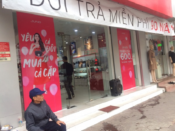 Mẫu decal dán kính cửa hàng thời trang