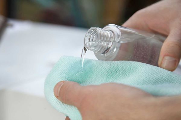 Tẩy mực trên giấy bằng cồn 90 độ