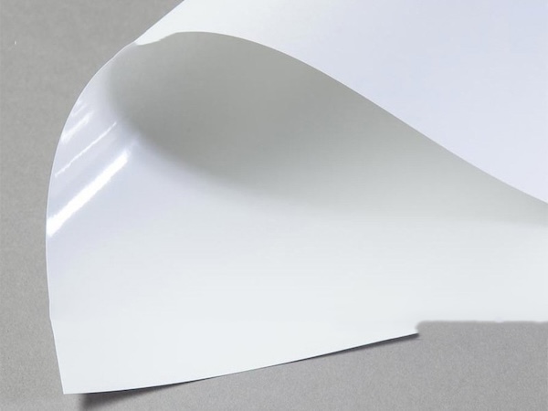 Giấy Couche mỏng được in bằng máy in phun cho hiệu ứng màu sắc bắt mắt và chuyên nghiệp