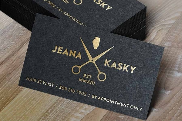 Mẫu name card salon tóc ấn tượng với hình ảnh cây kéo vàng