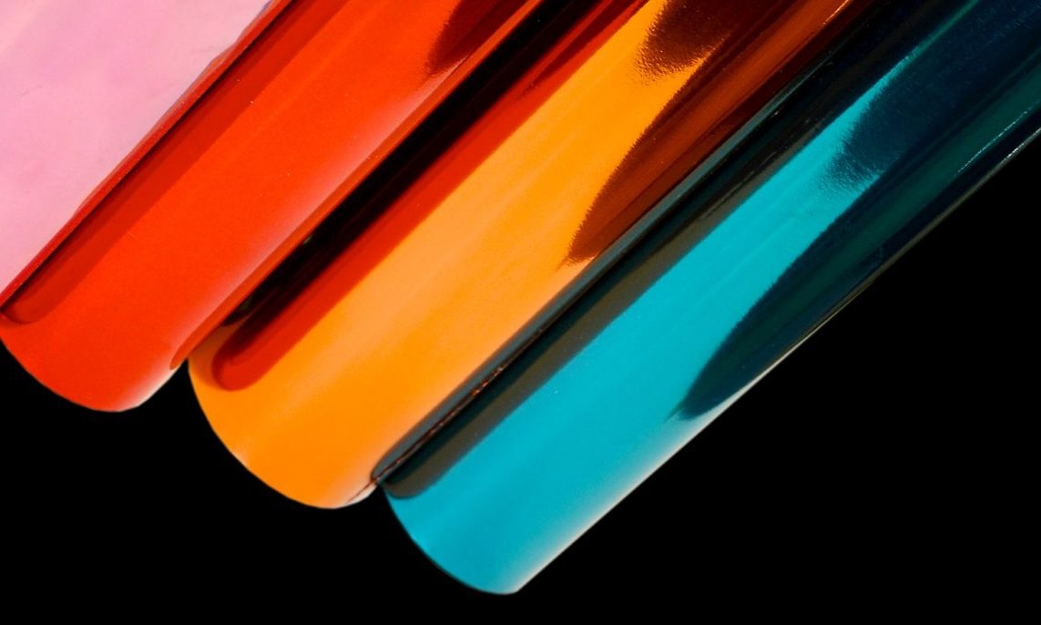 Giấy nhũ sẽ có màu sắc lấp lánh, tạo hiệu ứng đẹp với mọi người