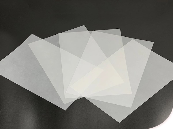 Giấy Can là loại giấy mỏng và trong suốt, lý tưởng cho các phong bì thiết kế sáng tạo, in hình ảnh hoặc hoa văn đặc biệt