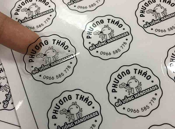 Sticker được làm từ chất liệu giấy trong