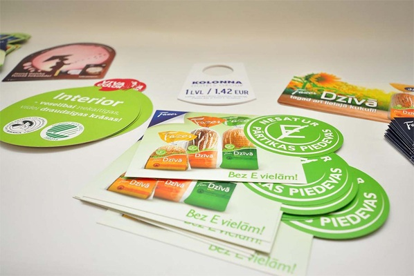 In uv trên các decal sản phẩm, thương hiệu cá nhân