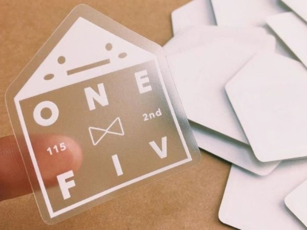 In decal trong mực trắng uy tín tại In Nhanh Nhanh