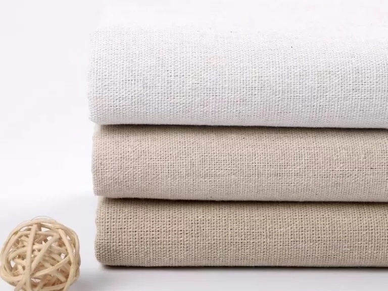 Chất liệu vải canvas thích hợp làm standee về chủ đề thẩm mỹ, nghệ thuật