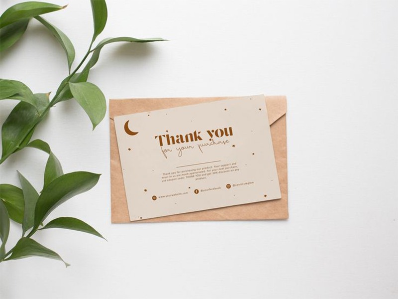 Mẫu thiệp có thiết kế tối giản phù hợp shop mỹ phẩm