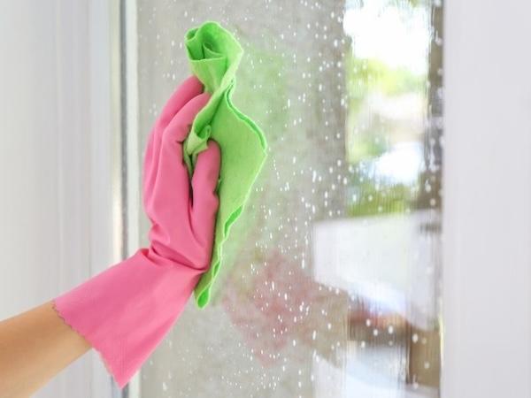 Hãy đảm bảo bề mặt dán phẳng và không cong để đạt được kết quả hoàn hảo