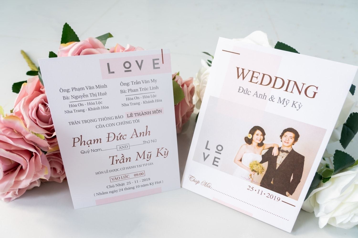 Phong cách cổ điển, nhưng vẫn giữ được sự sang trọng, tinh tế trong thiệp