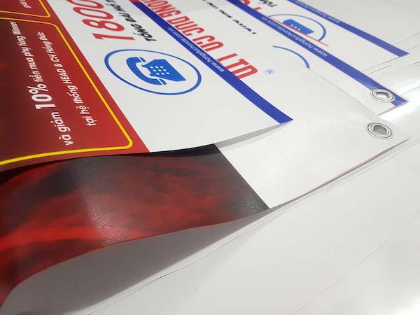 Chất liệu in standee lên màu chuẩn, giữ nét bền lâu