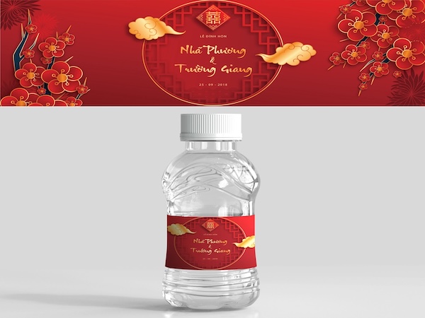Nhãn chai nước đám cưới được thiết kế tinh tế, là điểm nhấn hoàn hảo cho buổi lễ
