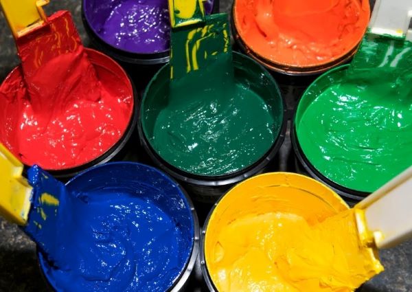 Mực in UV khô nhanh tức thì, sắc nét, bền đẹp và thân thiện môi trường