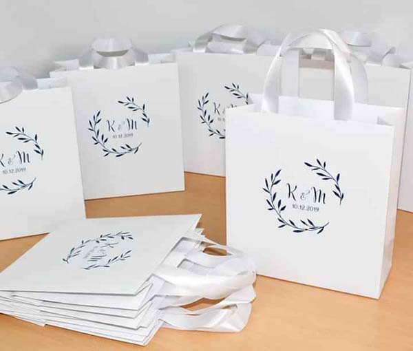 Túi giấy kraft đựng mỹ phẩm với thiết kế in logo đen đơn giản