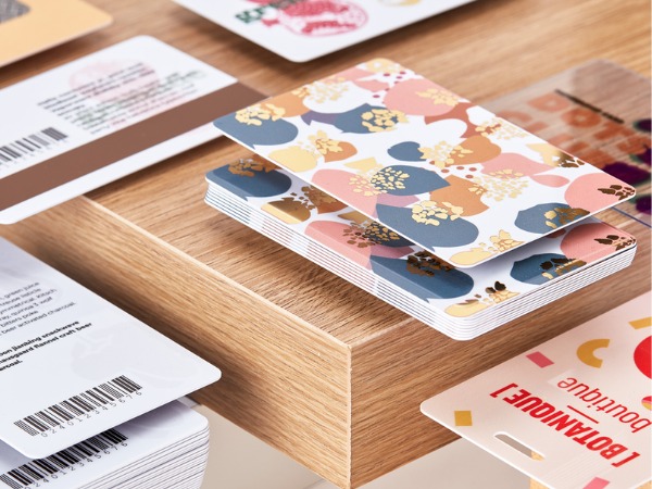 Thẻ in nhựa với nhiều thiết kế cho mục đích khác nhau