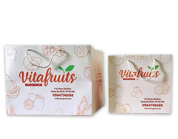 Túi giấy với nền hoa quả trắng sáng, in logo, thông tin liên lạc doanh nghiệp