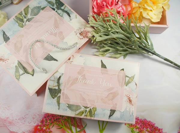 Thiết kế túi giấy xách tay đựng mỹ phẩm phong cách nghệ thuật in chữ “Thank you”