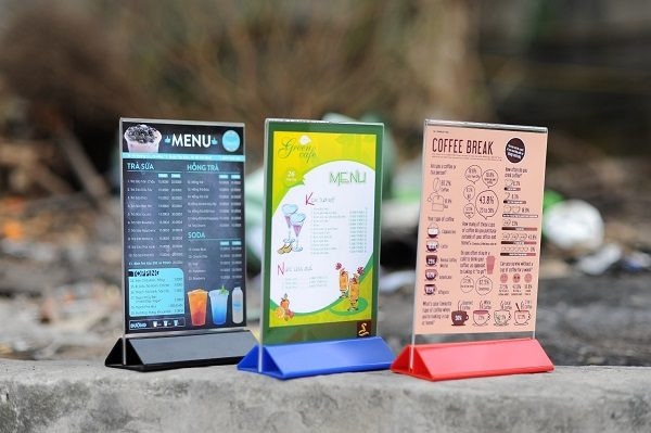 Mẫu menu cho quán trà sữa có chân đặt tại quầy