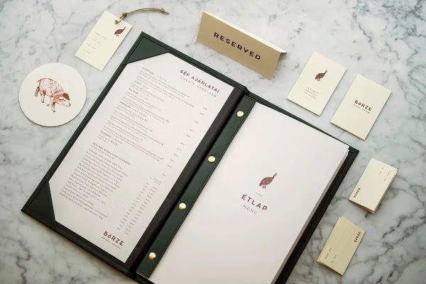 Menu bọc da không chỉ toát lên vẻ sang trọng, đẳng cấp mà còn giúp nâng tầm hình ảnh