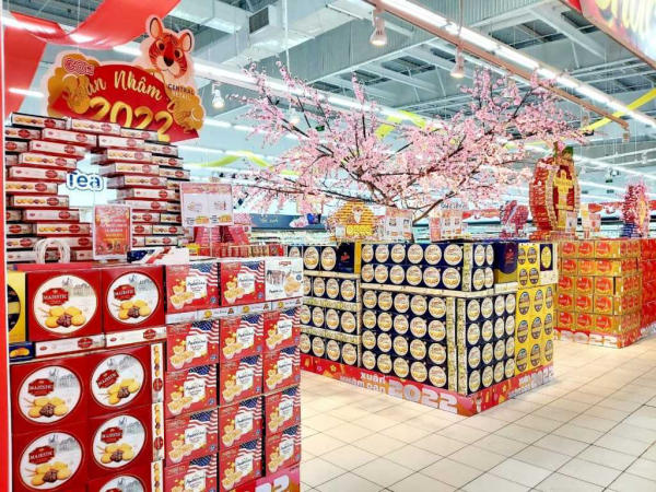 Tại các siêu thị luôn tận dụng các khoảng trống để đặt khu trưng bày