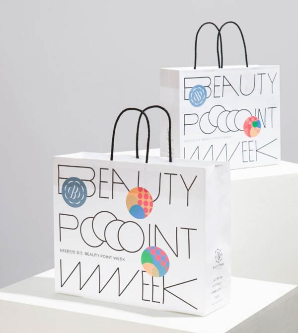 Túi giấy kraft trắng đựng mỹ phẩm với thiết kế được in theo yêu cầu