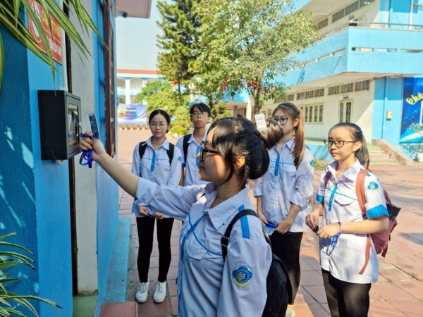 Thẻ nhựa tích hợp mã QR hiện đại