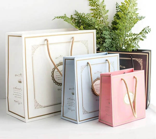 Túi giấy đựng quần áo có nhiều kích thước