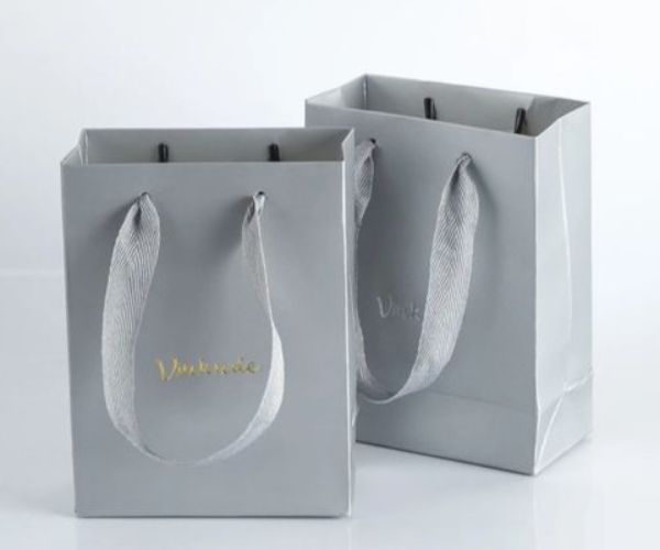 Túi giấy Ivory dễ dàng phân hủy sinh học giúp xây dựng hình ảnh thương hiệu "xanh"