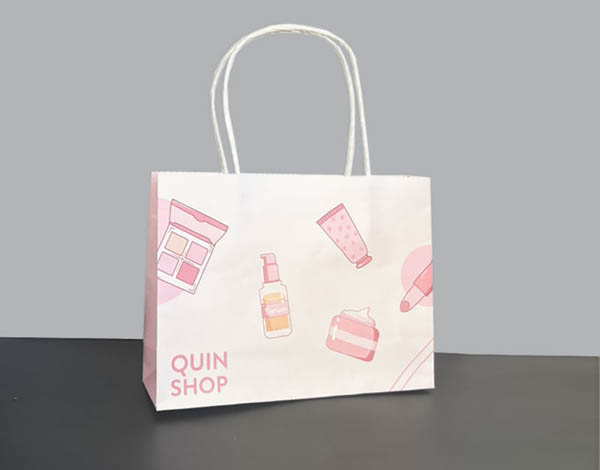 Túi giấy đựng mỹ phẩm với hình in dễ thương, nữ tính cùng tên thương hiệu