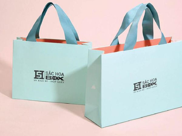 In túi giấy thời trang trở thành sự đầu tư hàng đầu cho nhiều cửa hàng