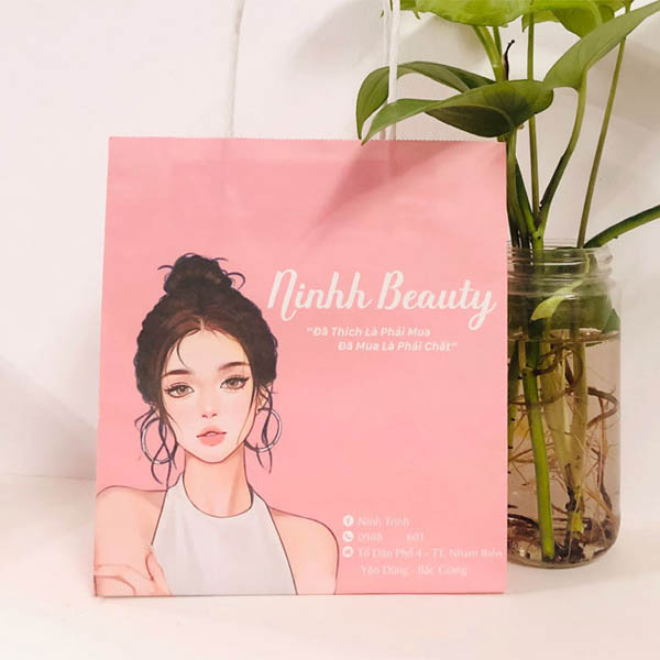 Mẫu in túi giấy mỹ phẩm hình cô gái cùng tên, thông tin, thông điệp thương hiệu