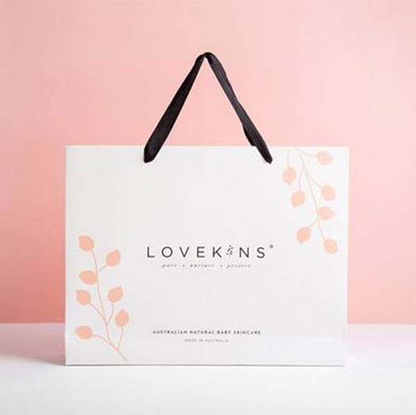 Túi giấy mỹ phẩm với thiết kế nữ tính