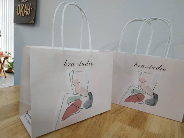 Túi giấy quần áo cho shop thời trang bán bra