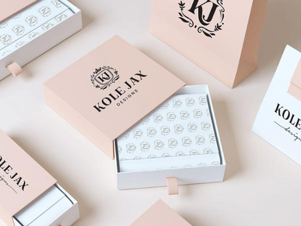  Logo và hình ảnh thương hiệu cần phải xuất hiện rõ ràng và đẹp mắt trên hộp