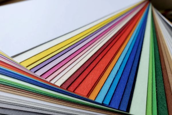 Chất liệu Bristol hai mặt dày dặn