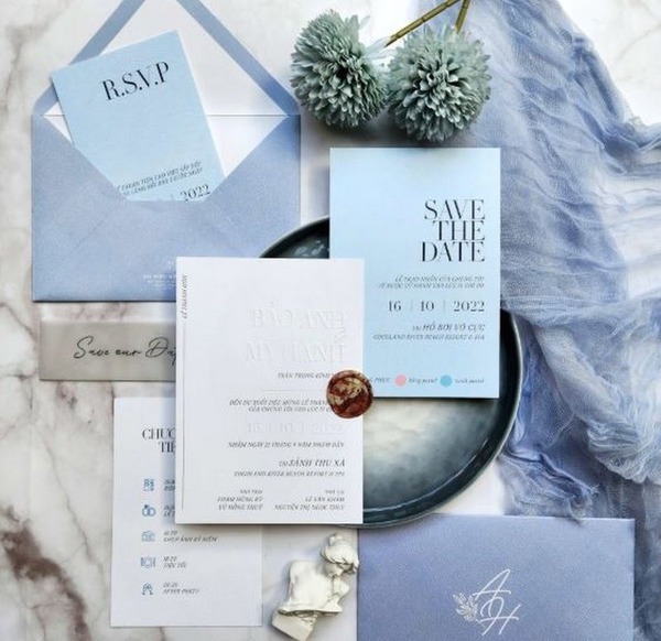 Mẫu thiệp cưới với màu xanh nhẹ nhàng, thuần khiết