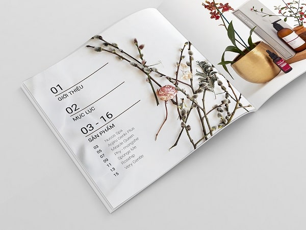 Catalogue mỹ phẩm có mục lục để dễ theo dõi